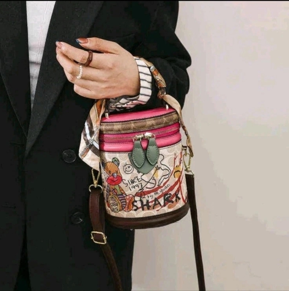 Bear Grafitti Teddy Bear Print Round Bucket Bag Crossbody NWOT - Picture 8 of 10